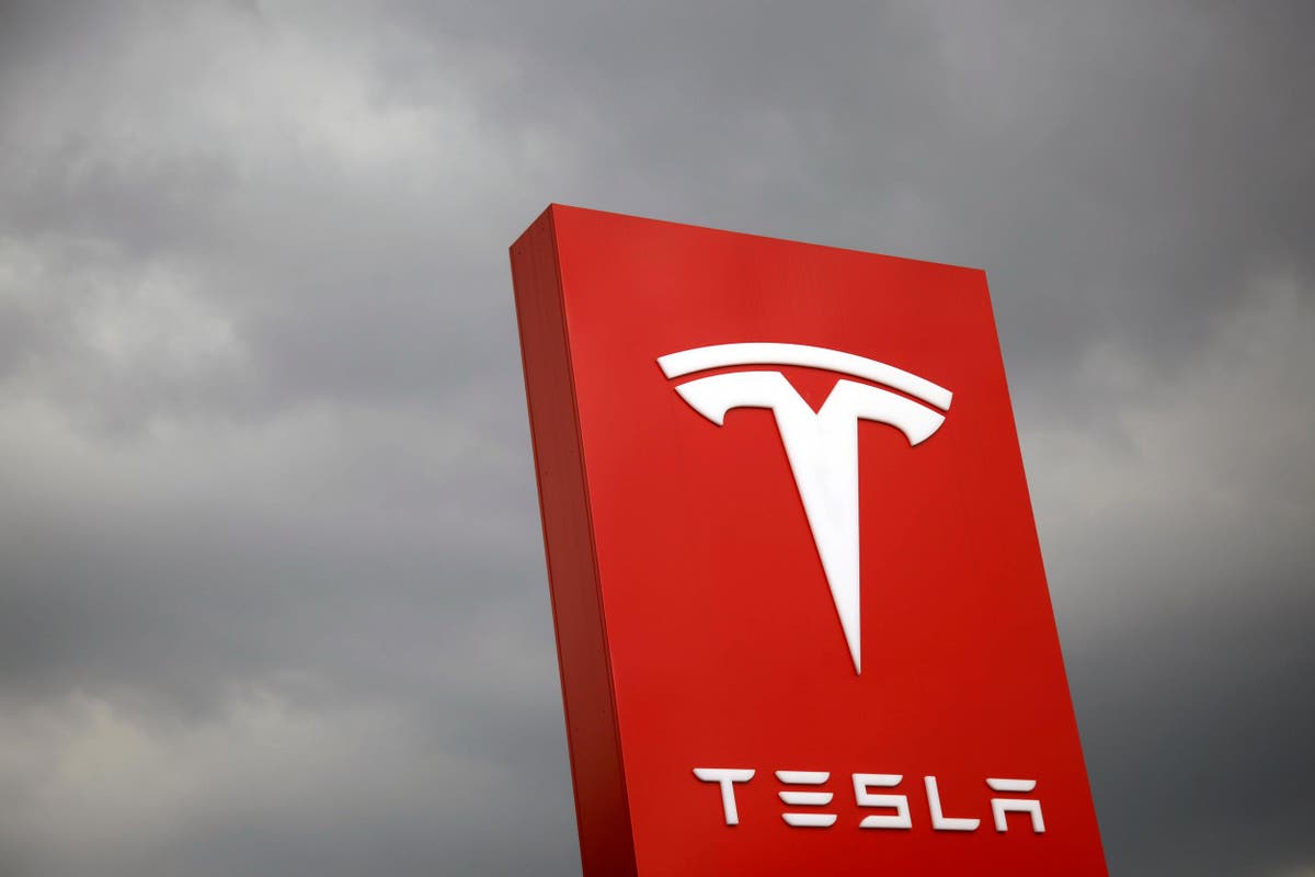 Tesla Completes Construction Of The Worlds Largest Lithium Ion Battery