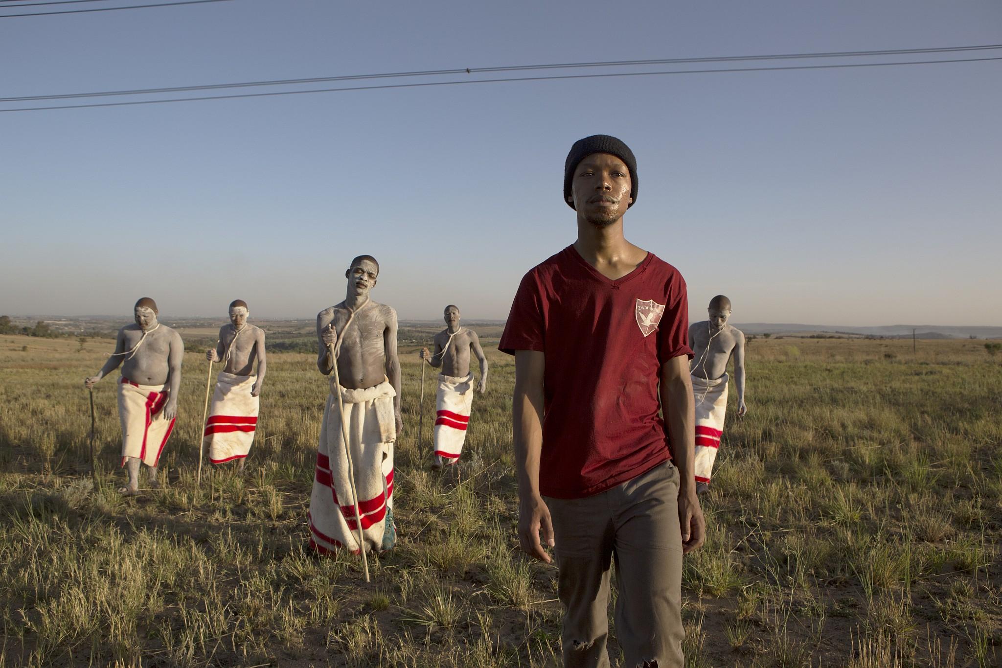 ‘The Wound’ follows the journey of Kwanda, a city boy from Joberg, who is undergoing his rite of passage into manhood