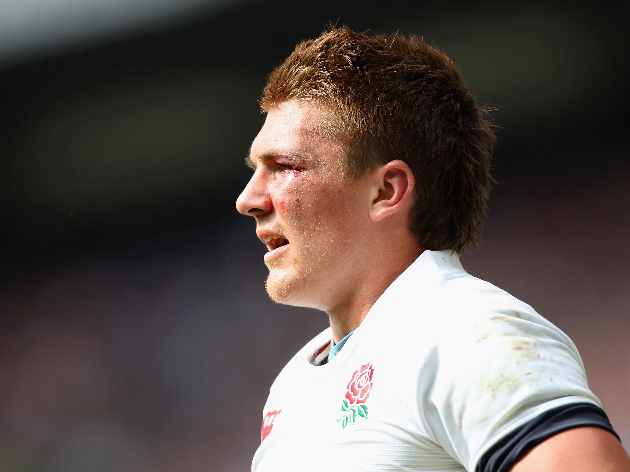 Very impressive running with the ball and his ability to pass at full tilt brings the best out of the two wings outside him. Didn’t have to kick much, which suited his game.