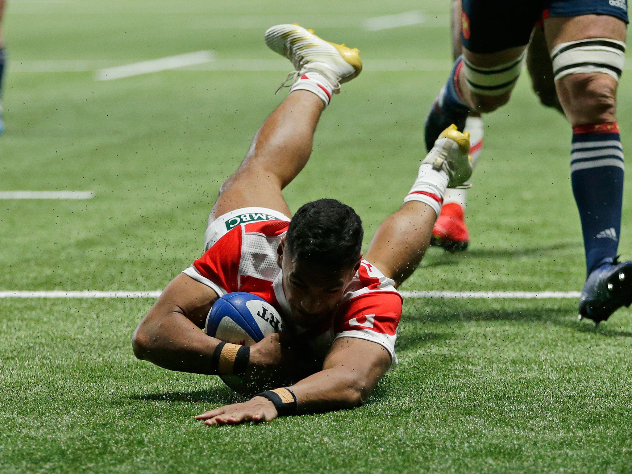 Timothy Lafaele scores Japan's second try