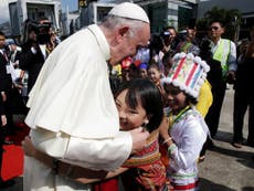 Pope Francis visits Burma in shadow of Rohingya refugee crisis