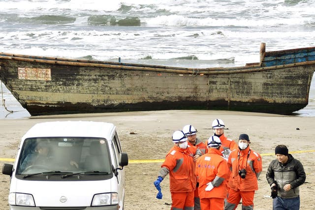 The wooden boat, which drifted ashore with eight partially skeletal bodies,was found by the Japan Coast Guard in Oga, Akita Prefecture