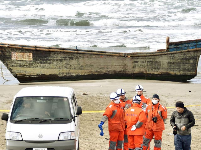 The wooden boat, which drifted ashore with eight partially skeletal bodies,was found by the Japan Coast Guard in Oga, Akita Prefecture