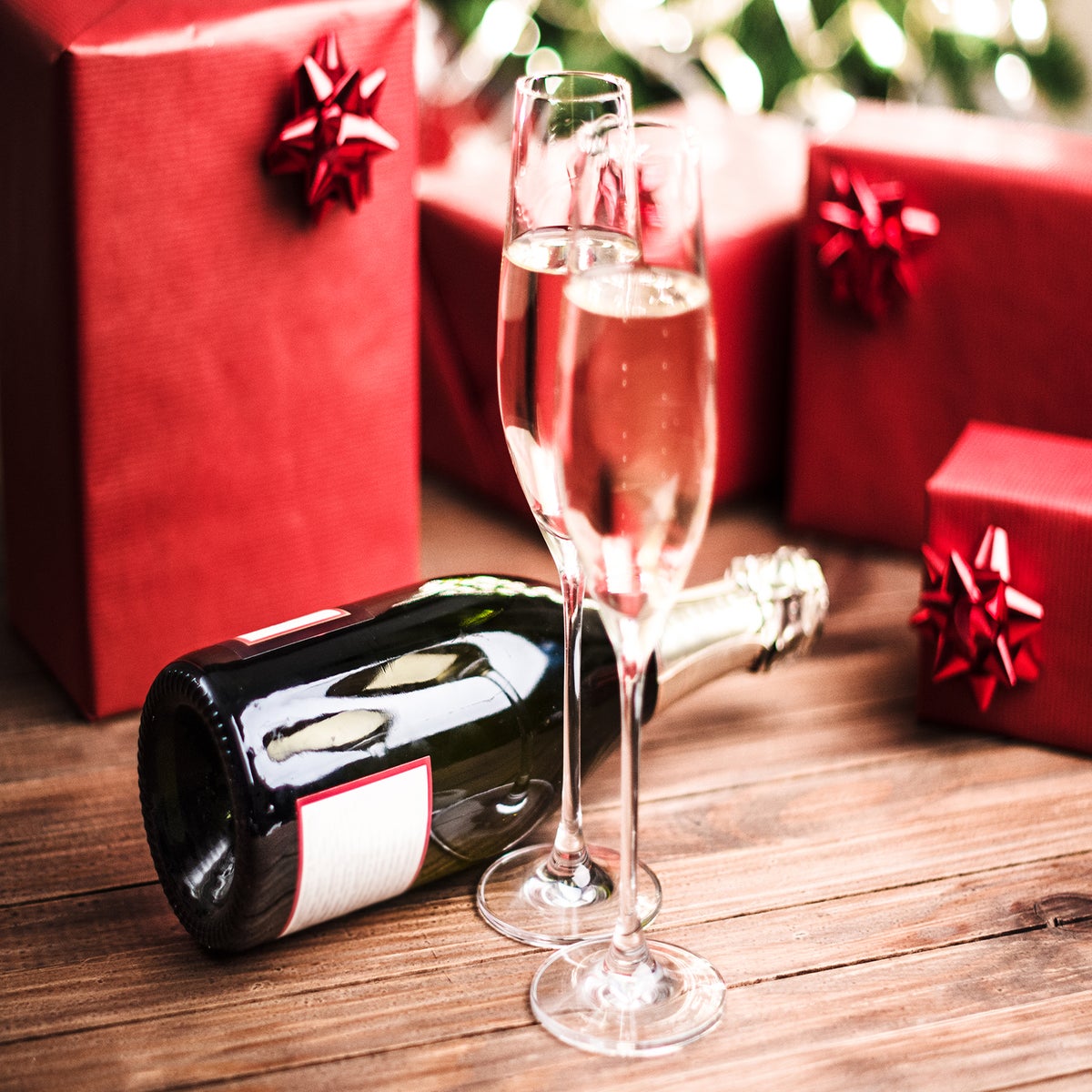 https://static.independent.co.uk/s3fs-public/thumbnails/image/2017/11/30/12/wine-christmas-gift.jpg?width=1200&height=1200&fit=crop