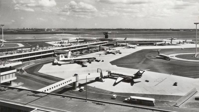The first jet bridges were installed at Schiphol Airport in the 1960s