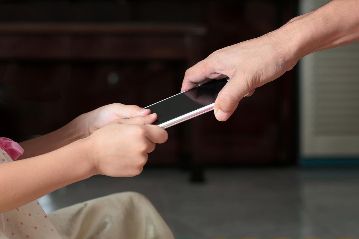 The signs your child might have a screen addiction, revealed | The ...