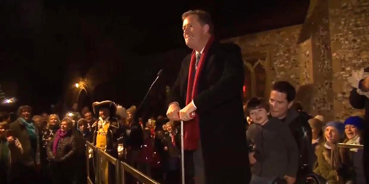 Piers Morgan tried to turn on some Christmas lights and ...