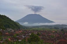 Bali villagers fear repeat of huge 1963 volcano eruption