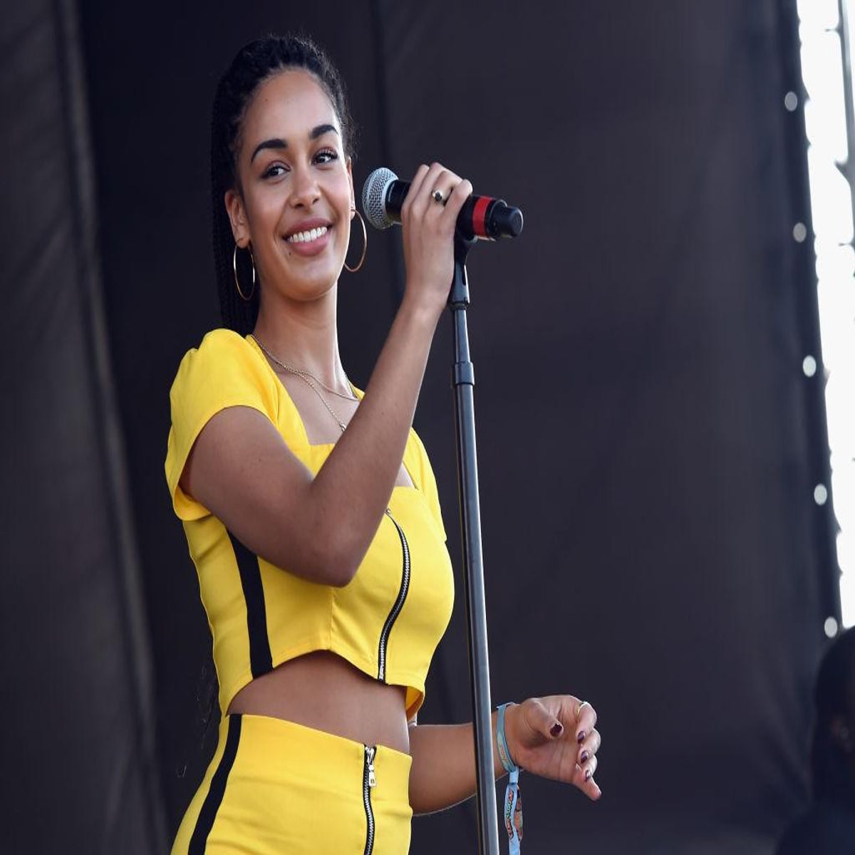 Jorja Smith to play Shelter Christmas concert at Union Chapel in London |  The Independent | The Independent