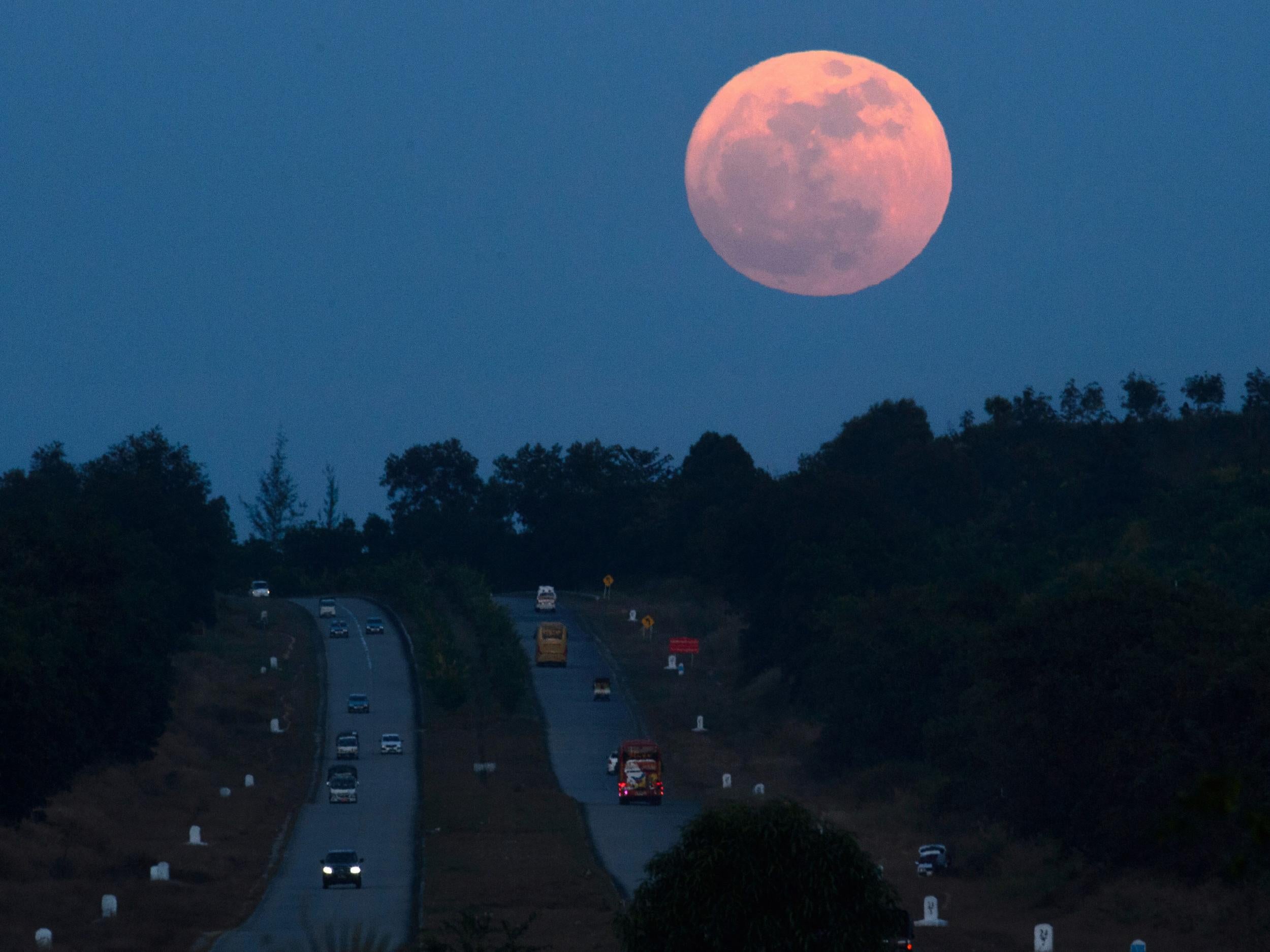 supermoon-tonight-beginning-of-bumper-lunar-january-begins-with