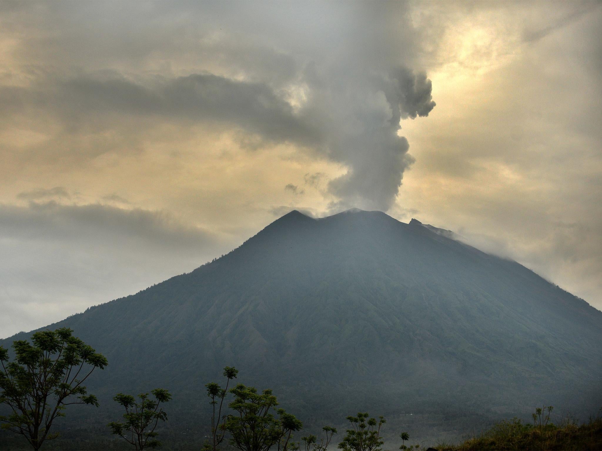  Bali  volcano  latest Flights resume to Indonesian island 