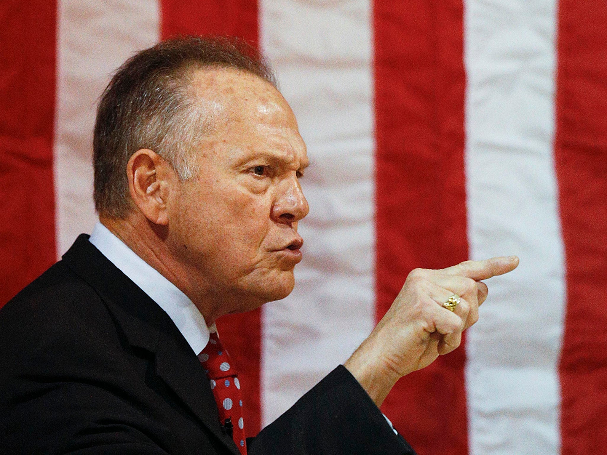 Roy Moore speaks at a campaign rally