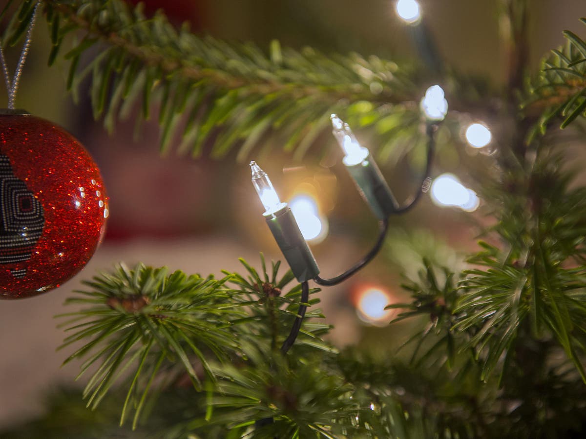 Christmas Decorations Richmond Train Station 2022 Rich Londoners Spend Thousands Of Pounds Hiring Professionals To Do Their Christmas  Decorations | The Independent | The Independent