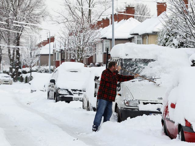 Drivers who fail to remove snow from their vehicles could be fined if caught, according to the AA