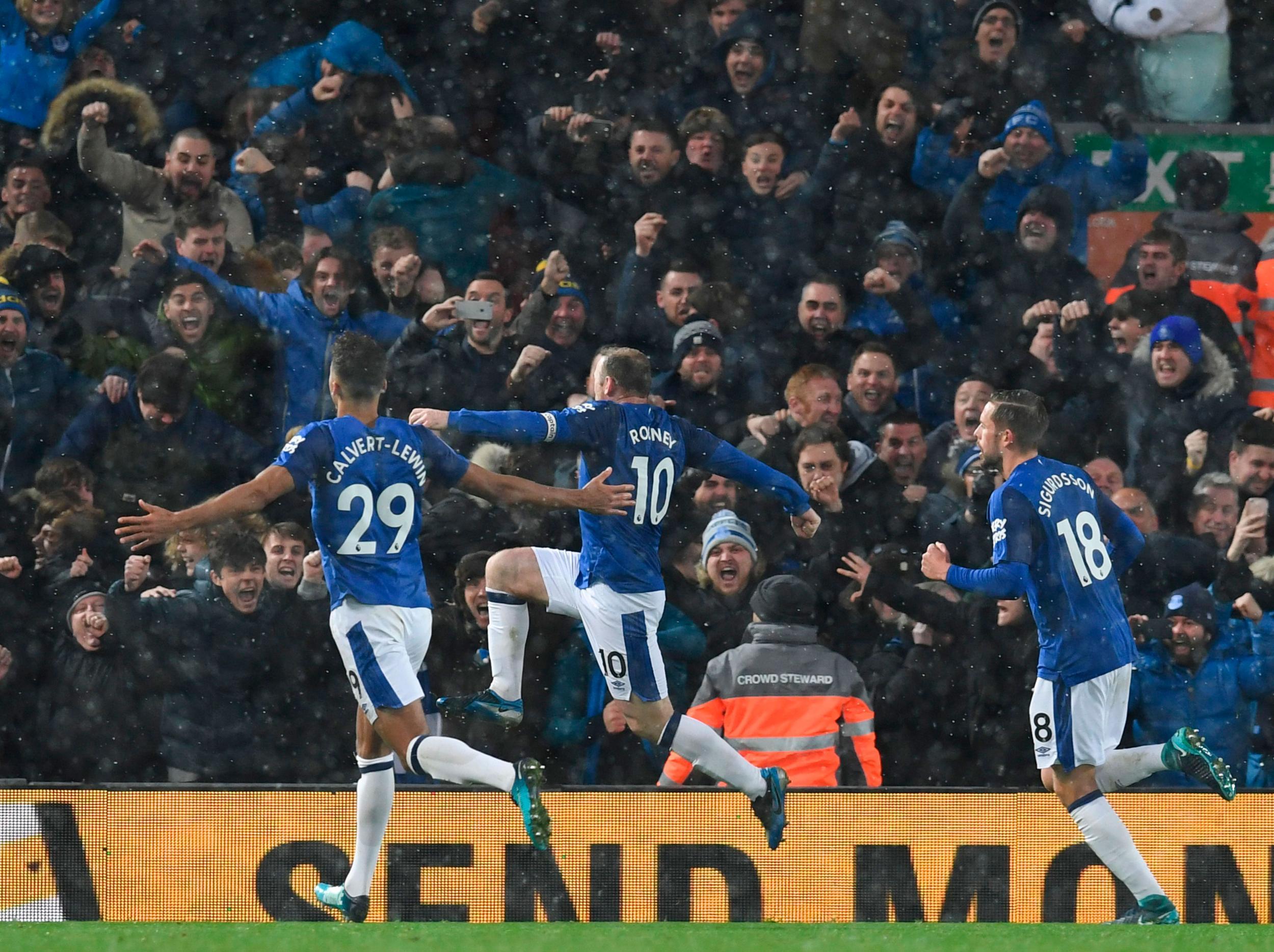 Wayne Rooney celebrates scoring Everton's goal from the spot