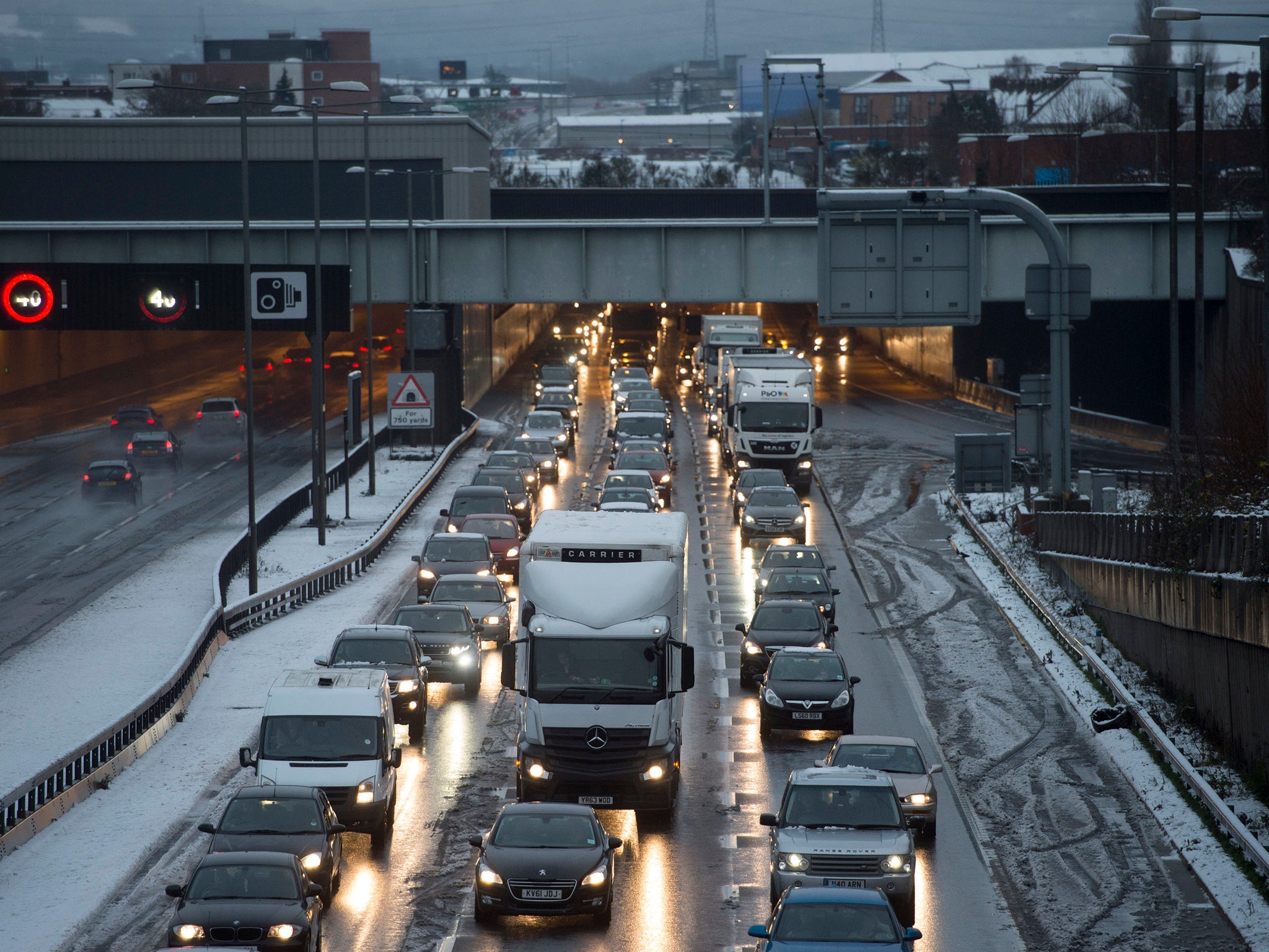 Snow caused long tailbacks on the M25, while hundreds of flights across the UK have been cancelled