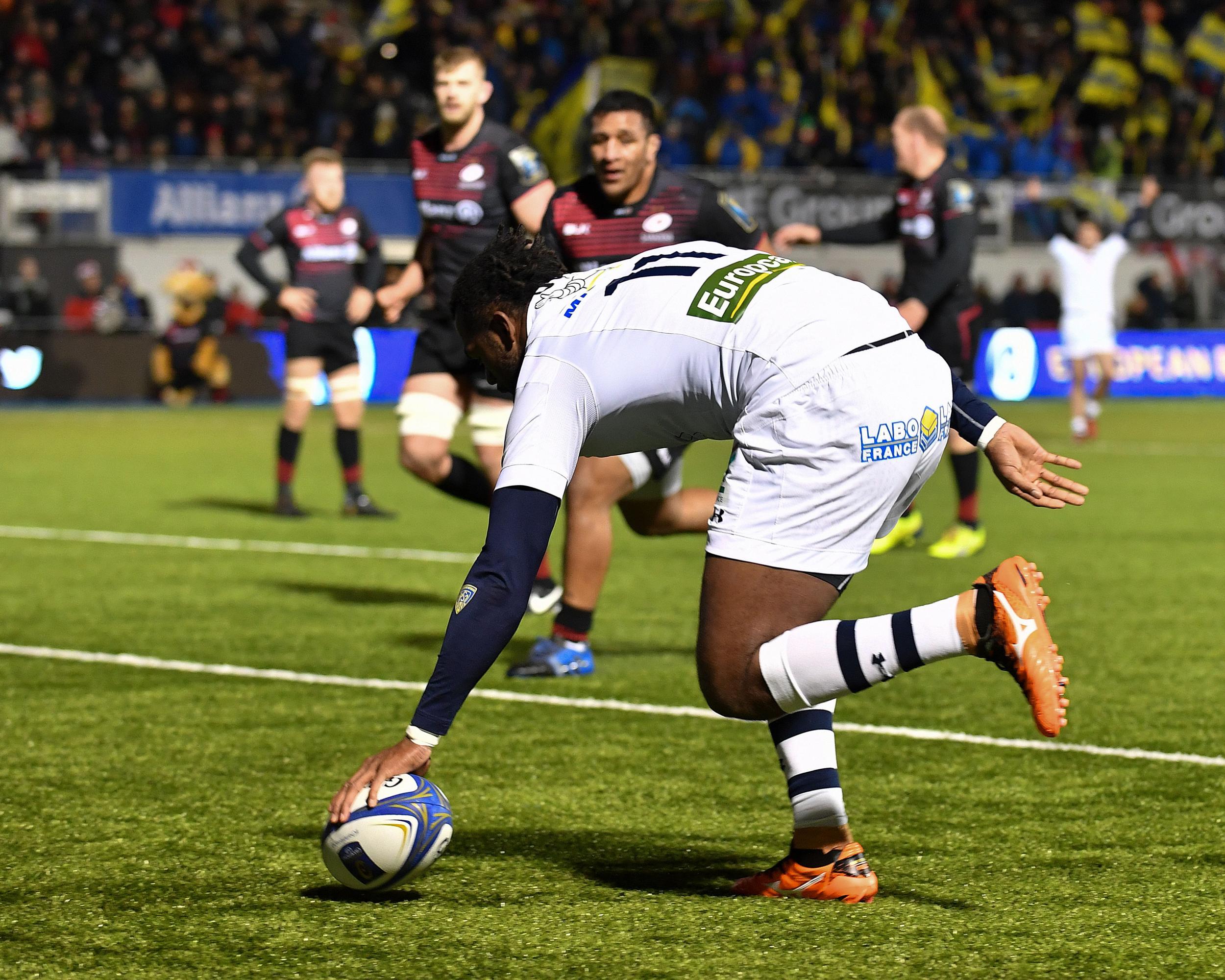 &#13;
Clermont raced into a 24-7 half-time lead &#13;