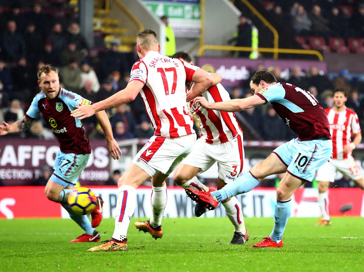 Ashley Barnes Sends Burnley Into Premier League S Top Four With Late Winner To Down Stoke The Independent The Independent