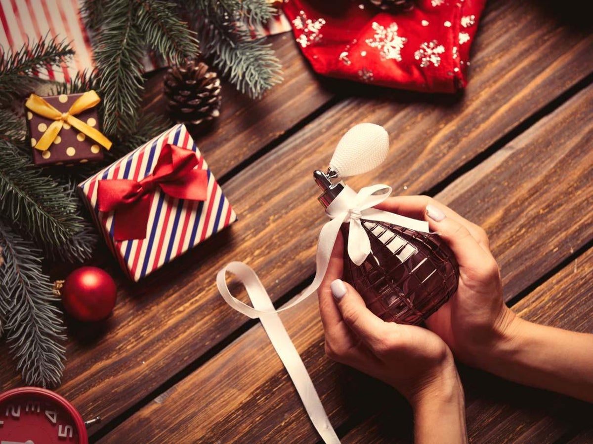 Empresario Intacto Lugar de la noche Christmas gift guide 2017: At-home and personal fragrances for him and her  | The Independent | The Independent