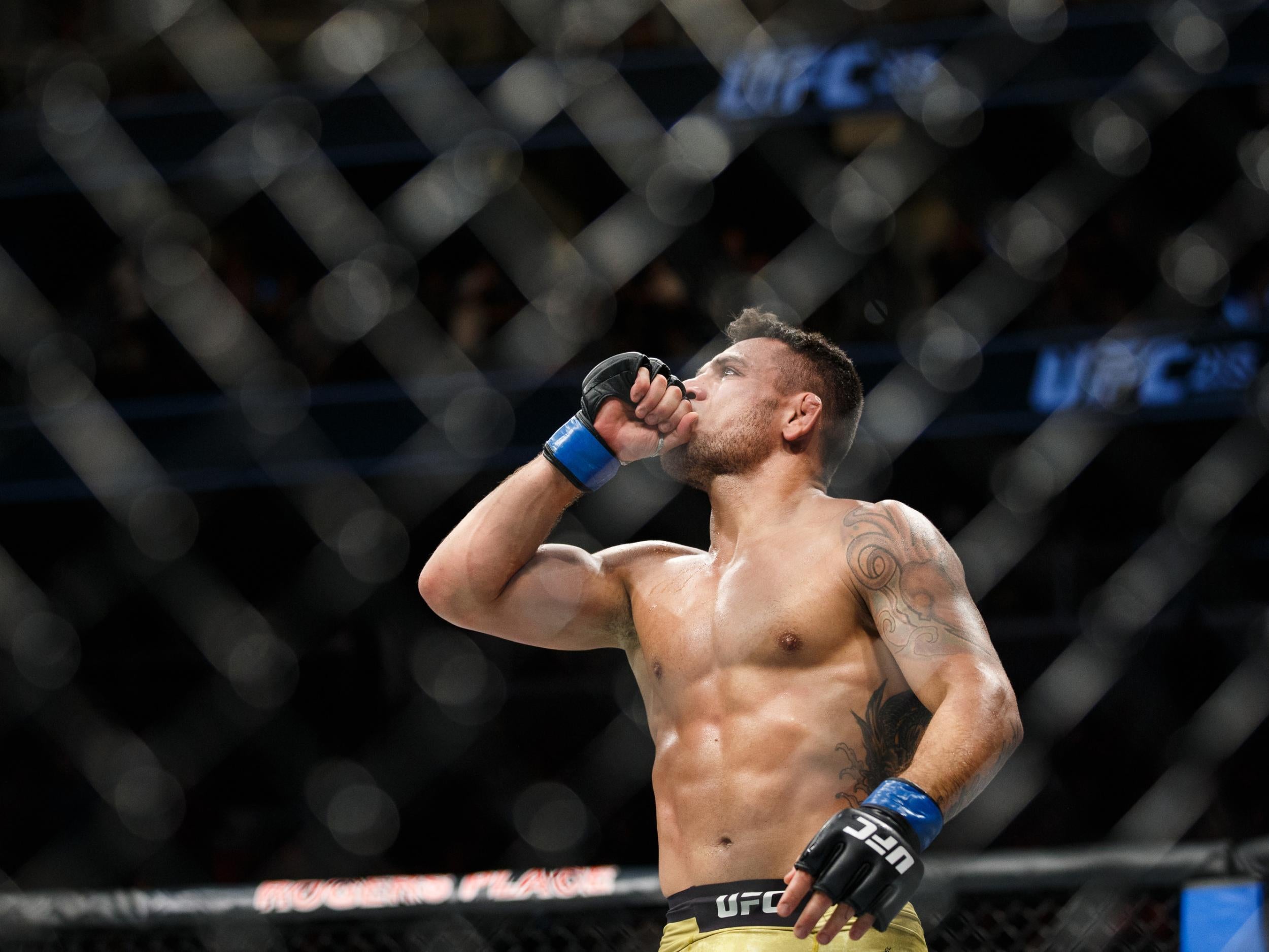 Rafael dos Anjos beats Robbie Lawler to fuel UFC welterweight title talk