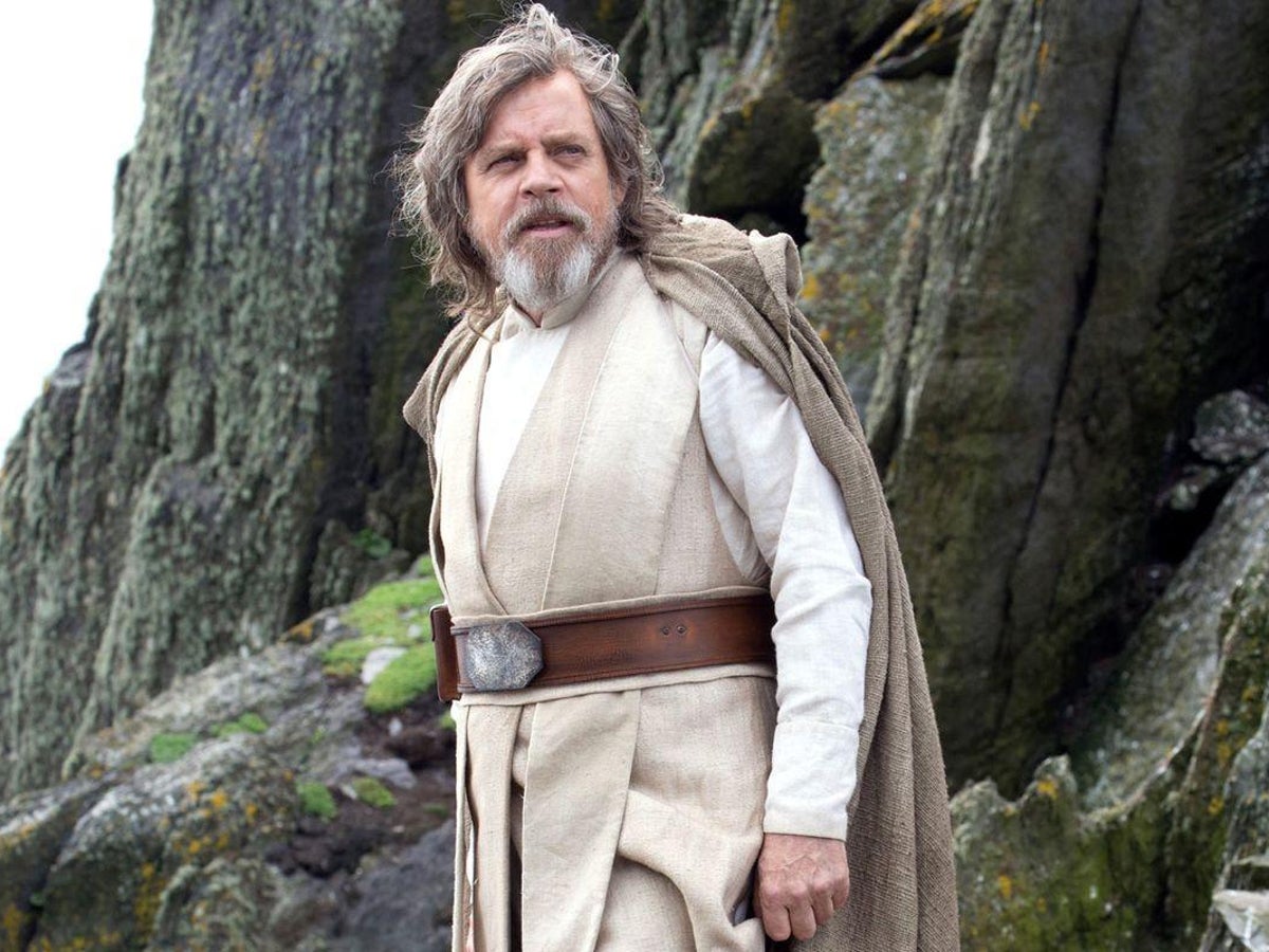 Star Wars: The Last Jedi: Mark Hamill reveals original Force Awakens ending  that Rian Johnson changed, The Independent