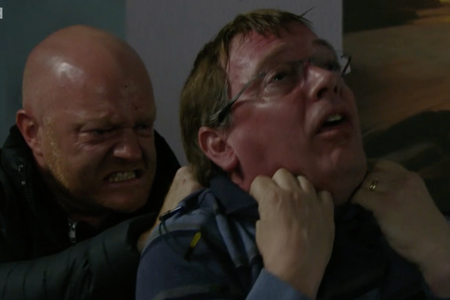 Max strangles Ian in EastEnders