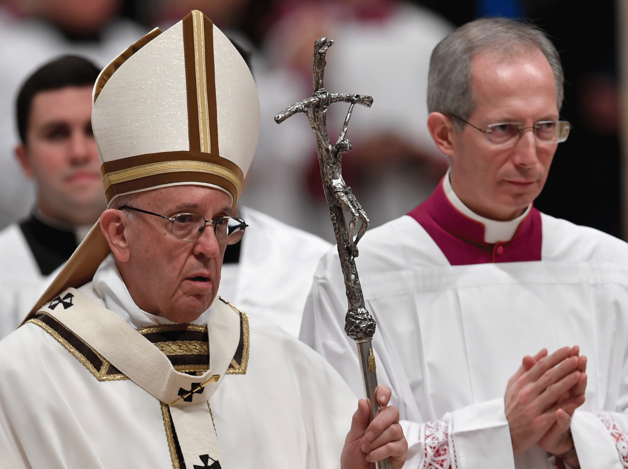 Pope Francis Asks For Compassion To Migrants In Christmas Eve Mass None Should Have To Feel There Is No Room For Them On This Earth The Independent The Independent