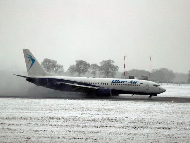 Blue Air flight comes into land at Luton Airport amid snowy conditions