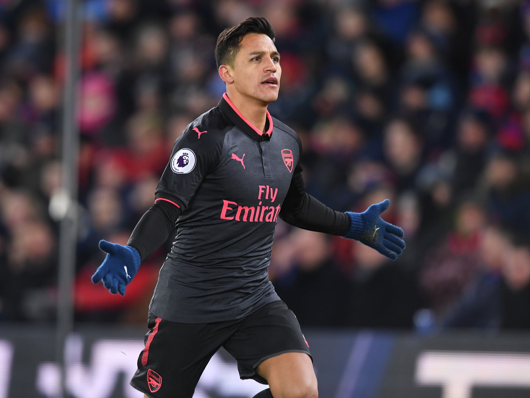 Alexis Sanchez scored twice as Arsenal beat Crystal Palace 3-2