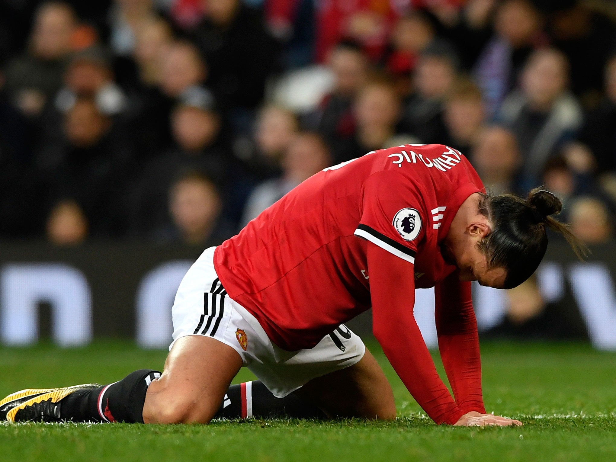 Zlatan Ibrahimovic is struggling with the effects of last year's knee injury