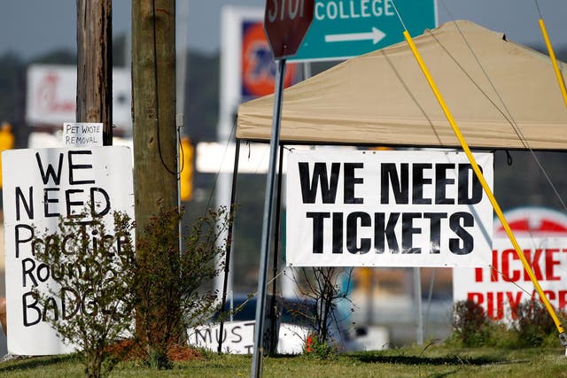 Tickets scalpers look for badges in Augusta, Georgia. Credit: Scott Halleran/Getty Images.