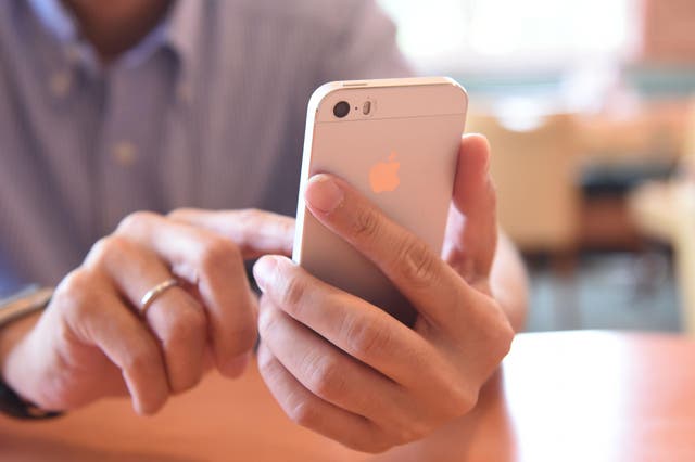 Man holding iPhone. Credit: Atsushi Tomura/Getty Images.