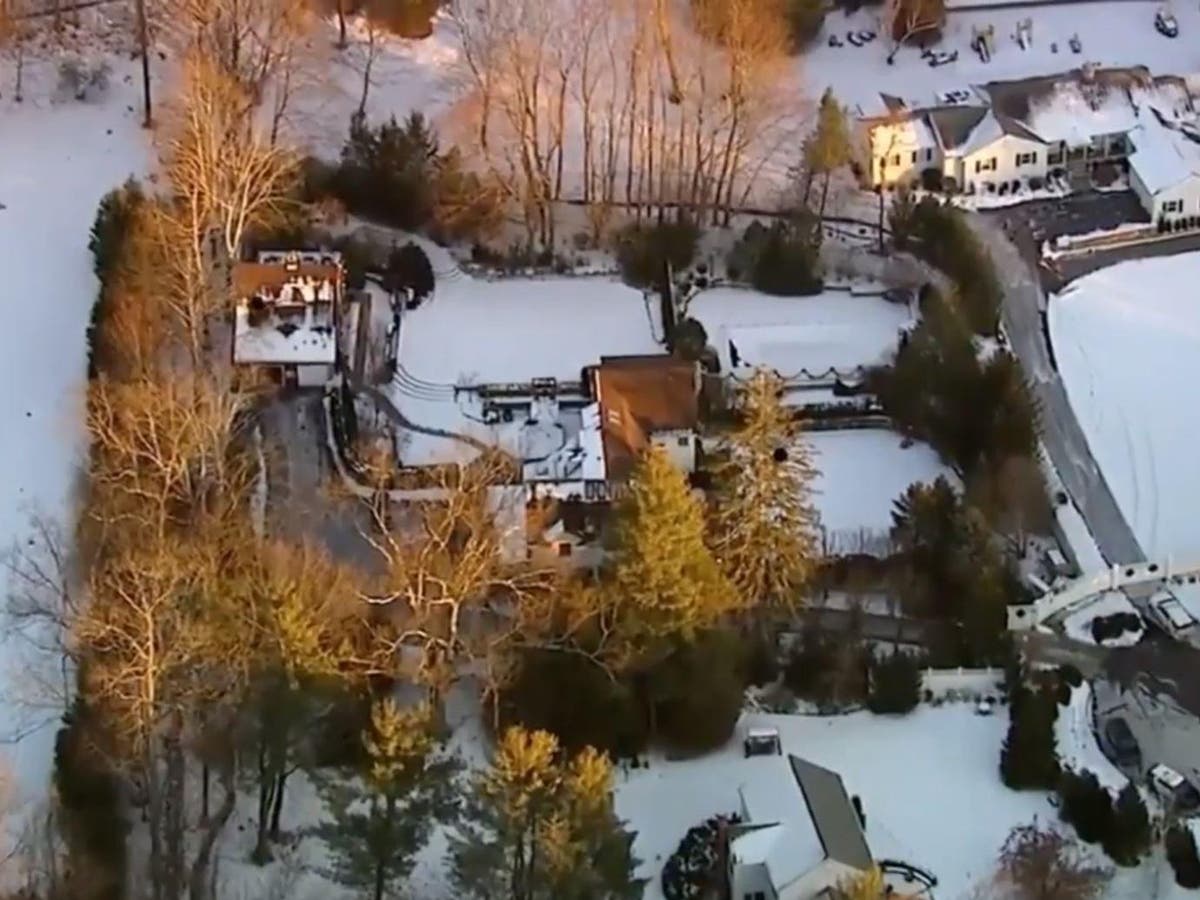 Fire breaks out at Hillary and Bill Clinton's home The Independent