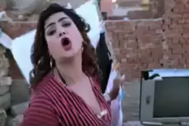 Leila Amer in the music video for 'Boss Oumek'