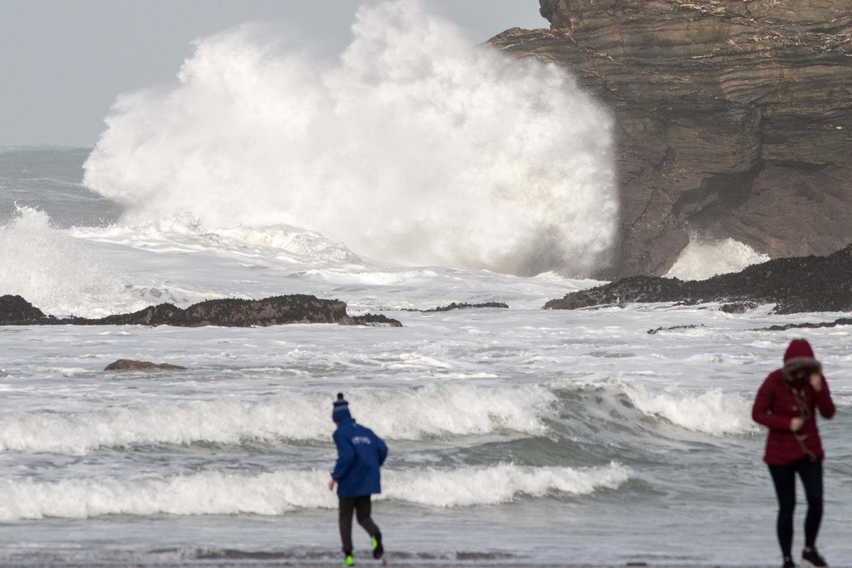 UK weather: Britain braces for 80mph winds as Storm Helene prompts ...