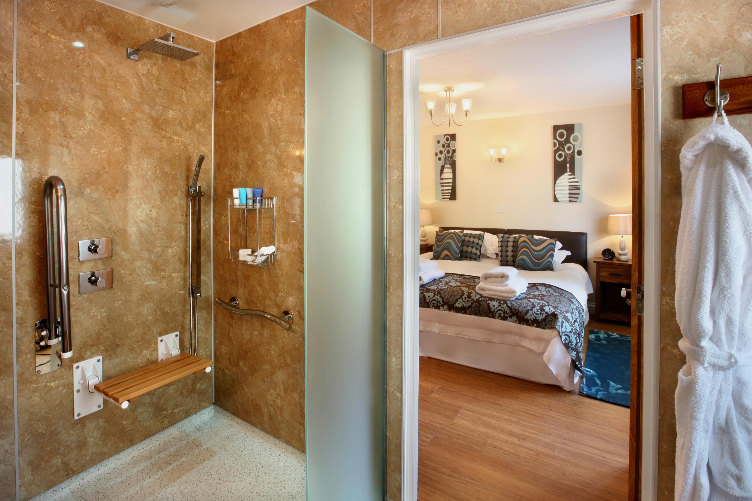 The en suite features a pull-down shower seat
