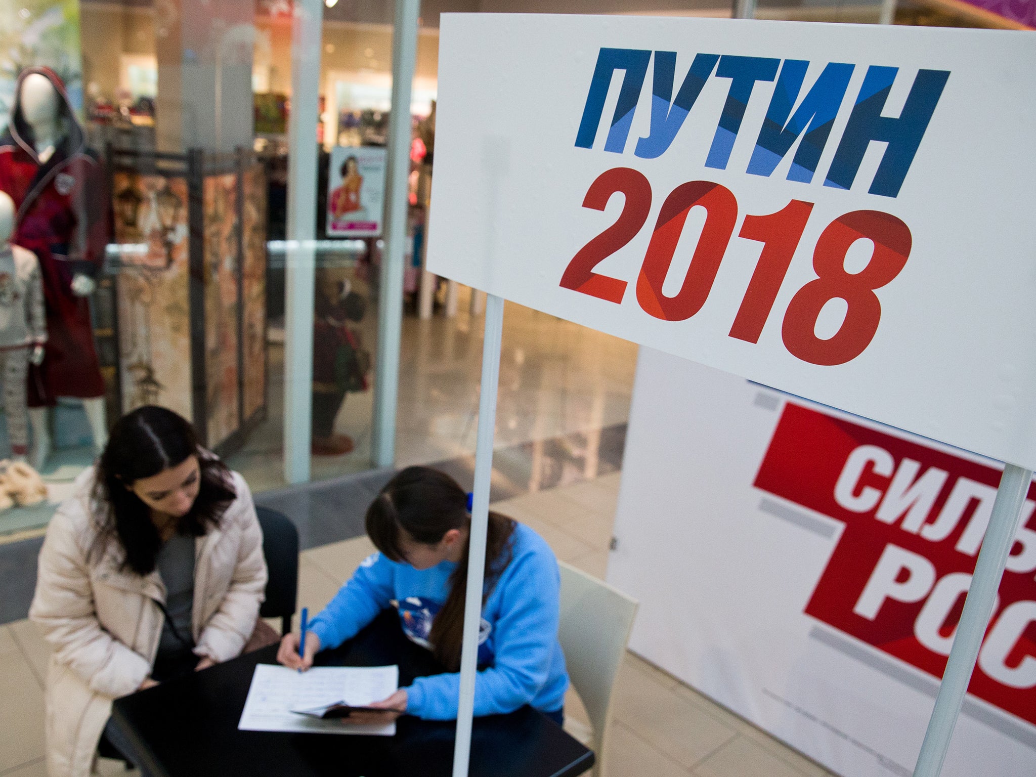 Collecting signatures to support Vladimir Putin’s 2018 Russian presidential election. The sign reads 'Putin 2018'