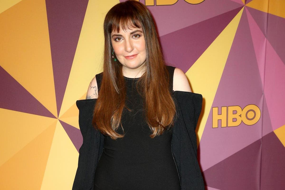 Lena Dunham Girls creator reveals she underwent total hysterectomy for