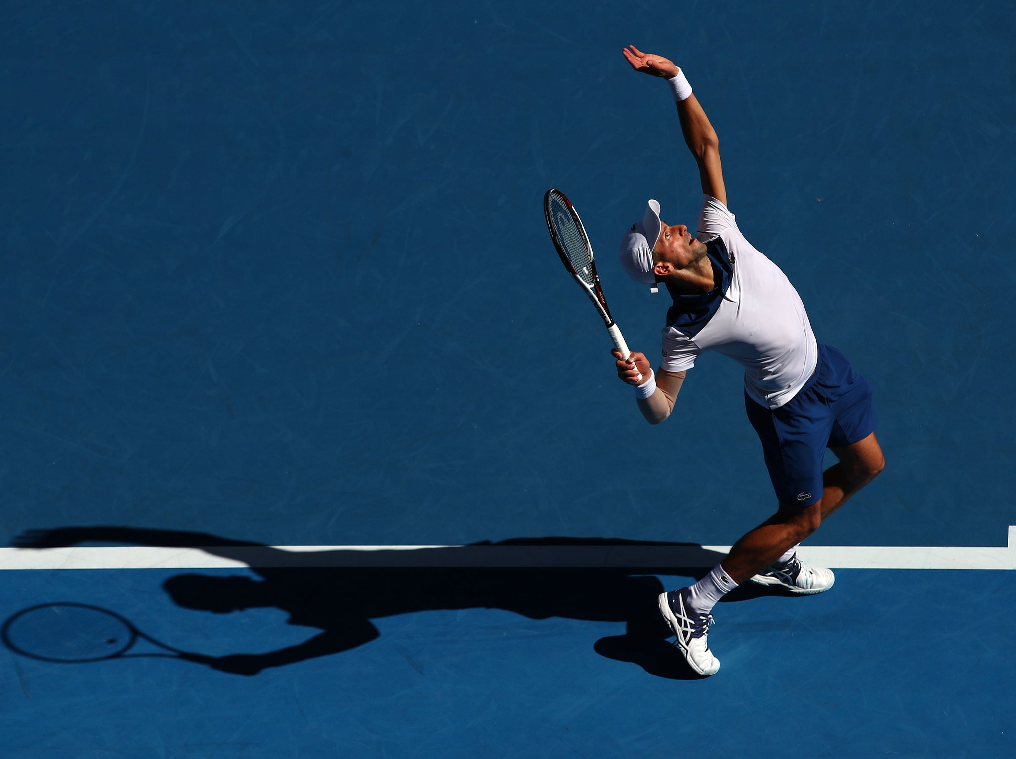 Djokovic demonstrated a shortened service action