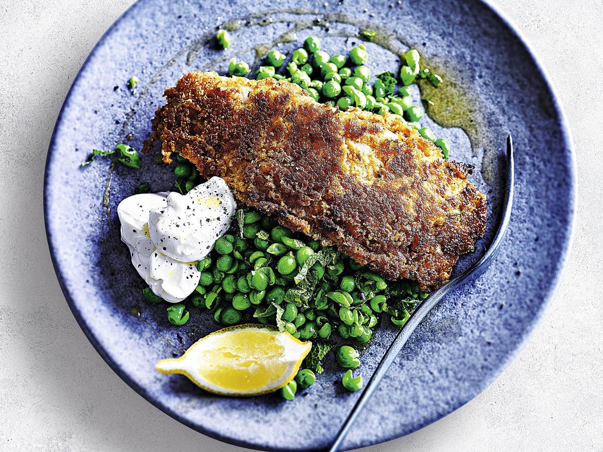 How to make crisp tikka fish with crushed minty peas