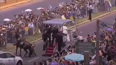 Pope Francis stops swerving Popemobile to check on police officer