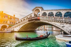 Venice restaurant charges tourists £970 for meal
