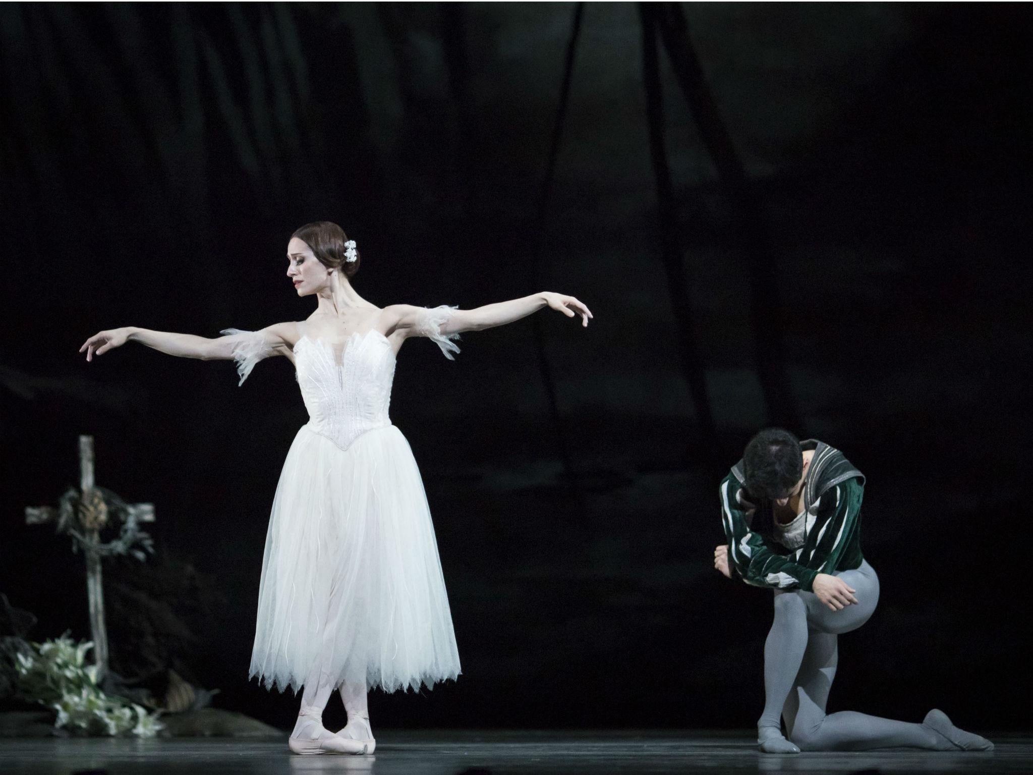 Marianela Nunez as Giselle and Federico Bonelli as Albrecht in the ROH revival