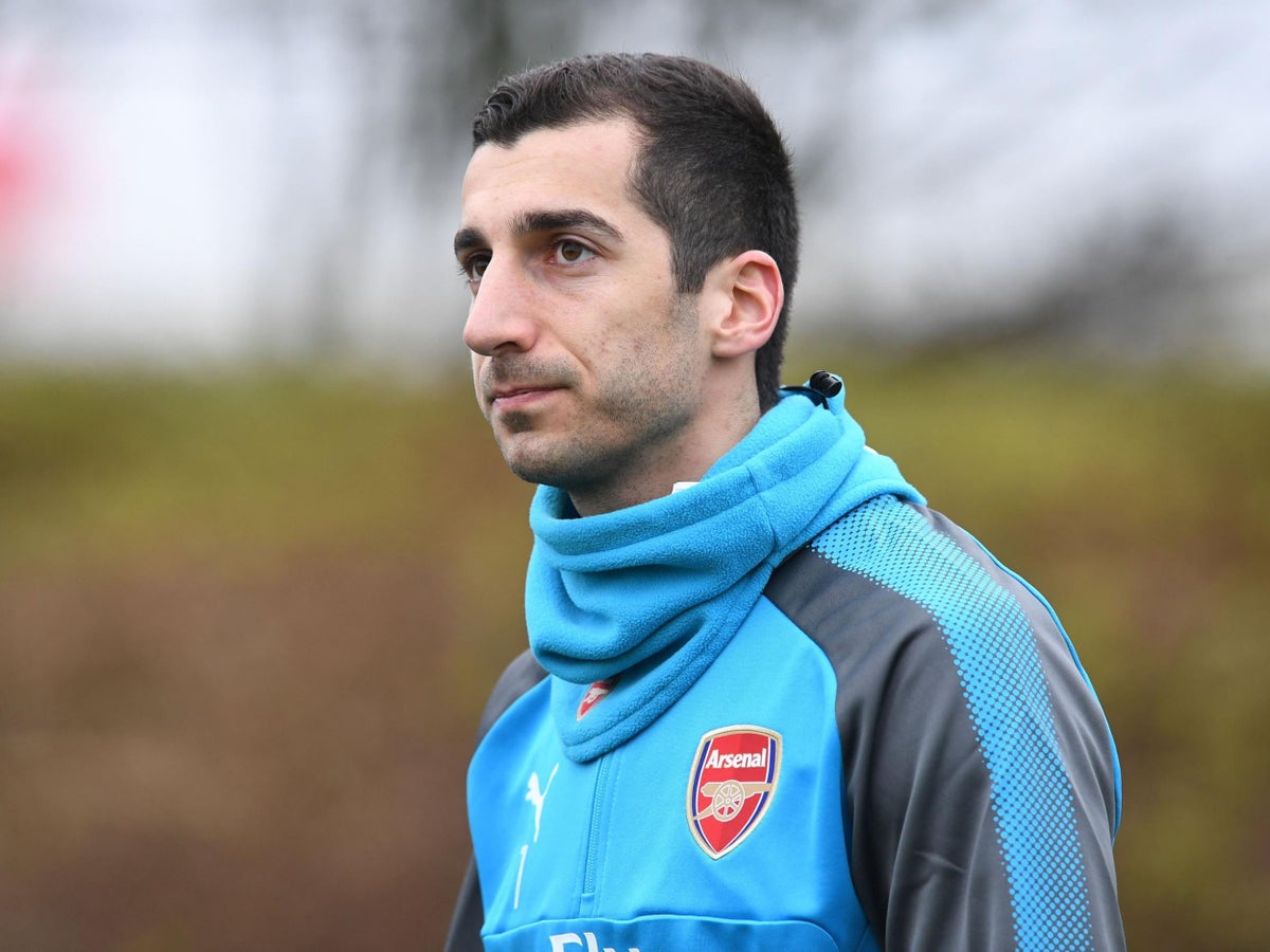 Henrikh Mkhitaryan handed Alexis Sanchez's old number seven shirt