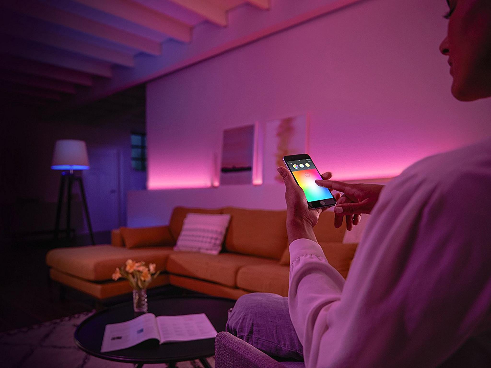 Умный дом свет. Philips Hue Color управление светом. Philips Hue управление светом. Philips Hue Color ambiance. Philips Hue Smart Lighting System.