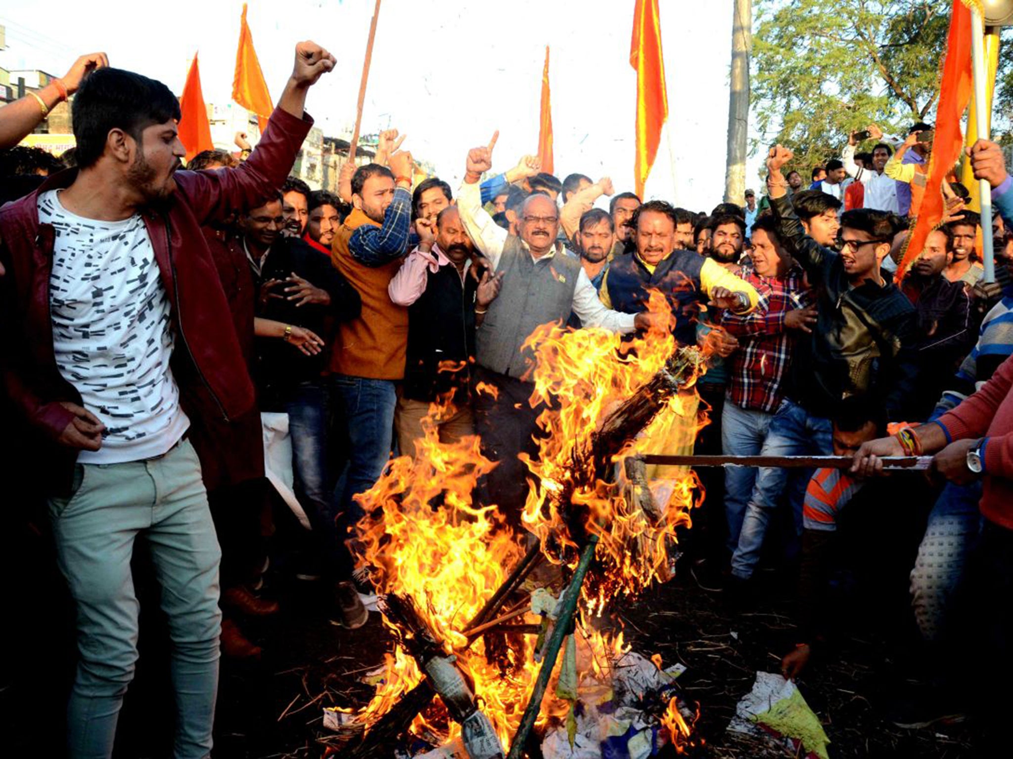 Padmaavat: Riots break out in India as protesters take to streets to oppose  release of controversial Bollywood film, The Independent