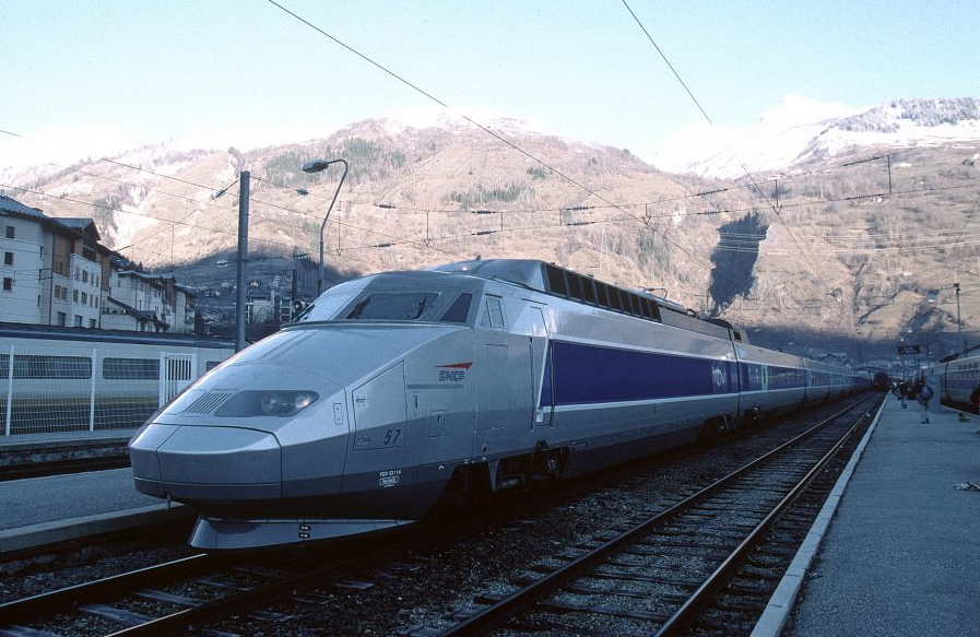 SNCF trains can whizz skiers across France
