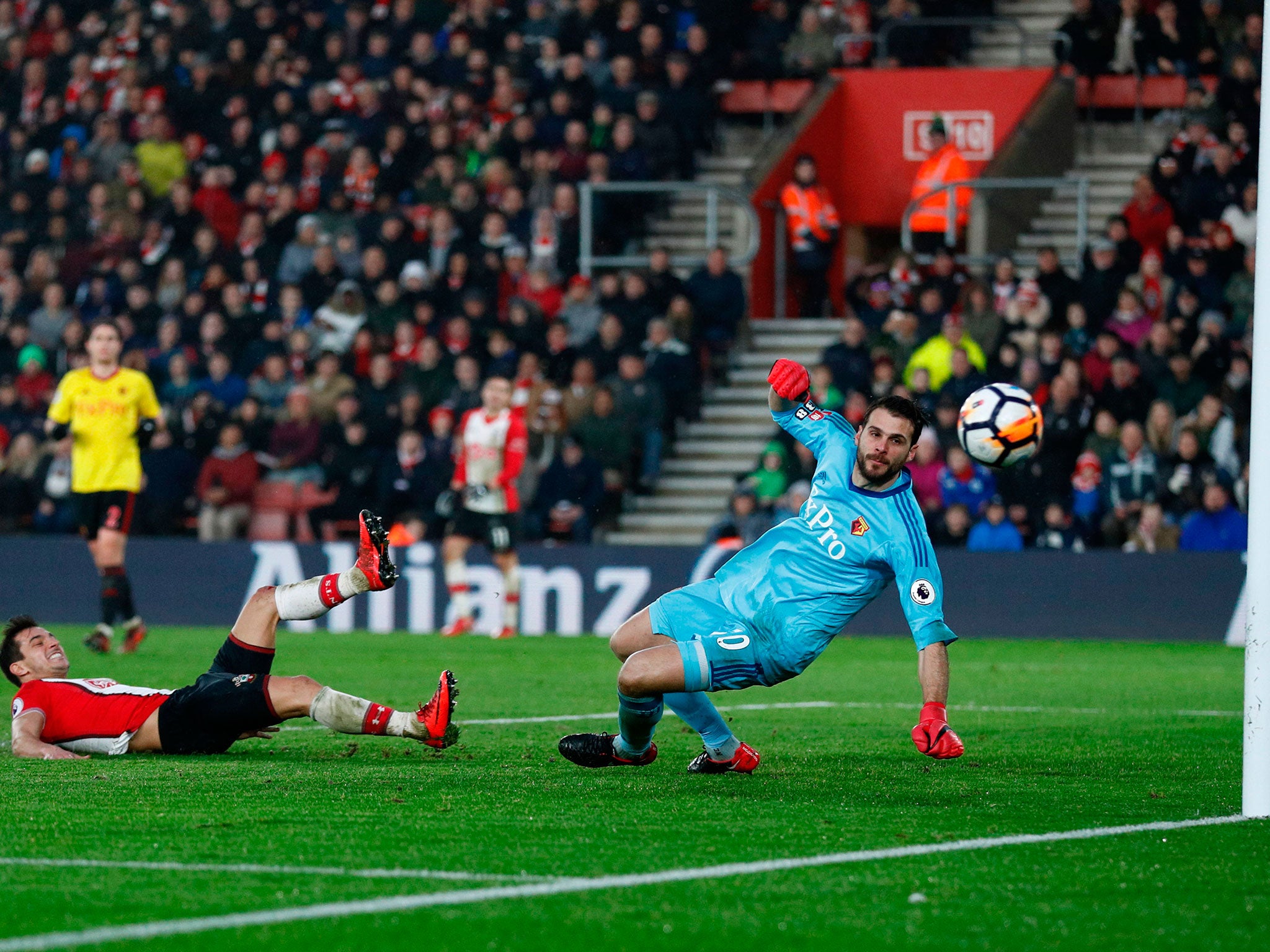 
Soares comes close to adding a second for Southampton 