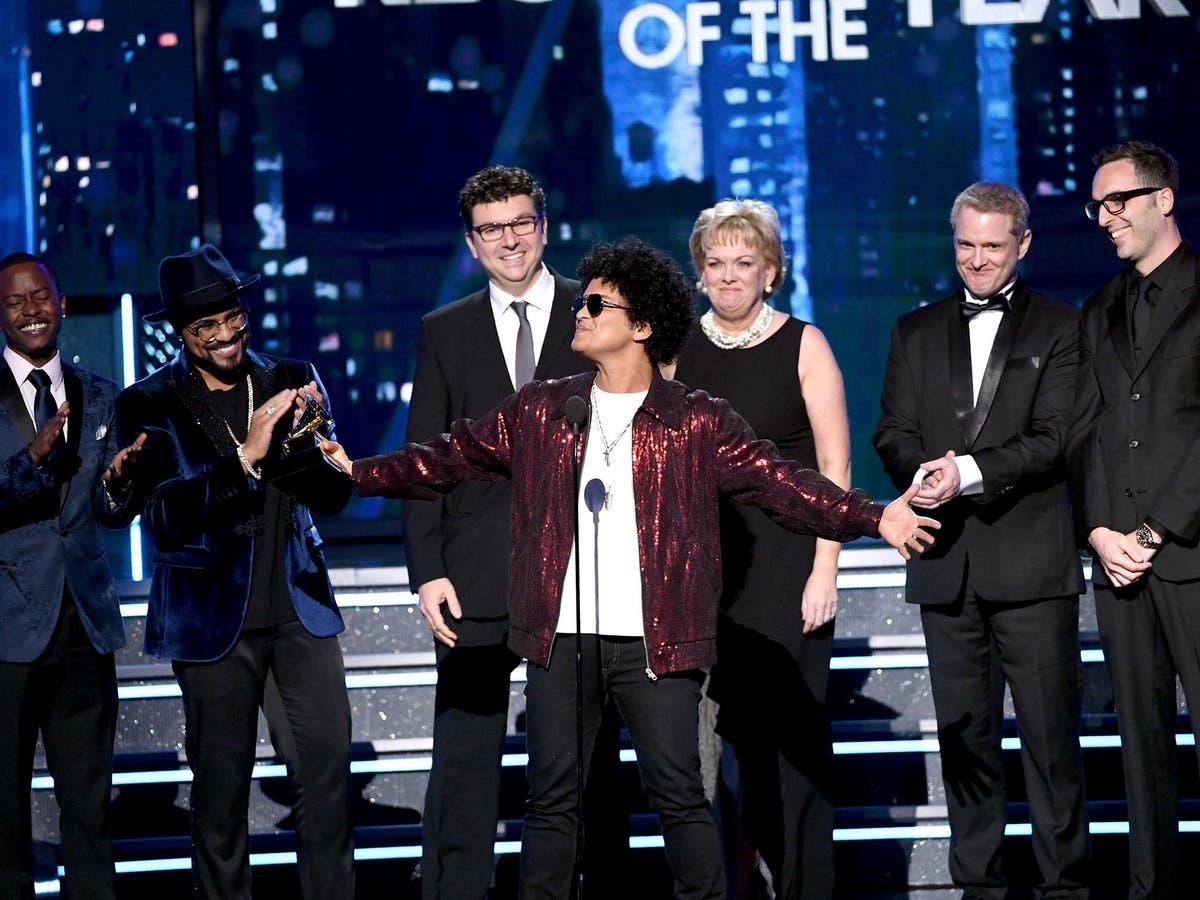 Дрейк с грэмми 2019. Cardi b церемония грэмми 2023. Грэмми в 2019 году каком городе. 63-я церемония «грэмми». Ari levine.