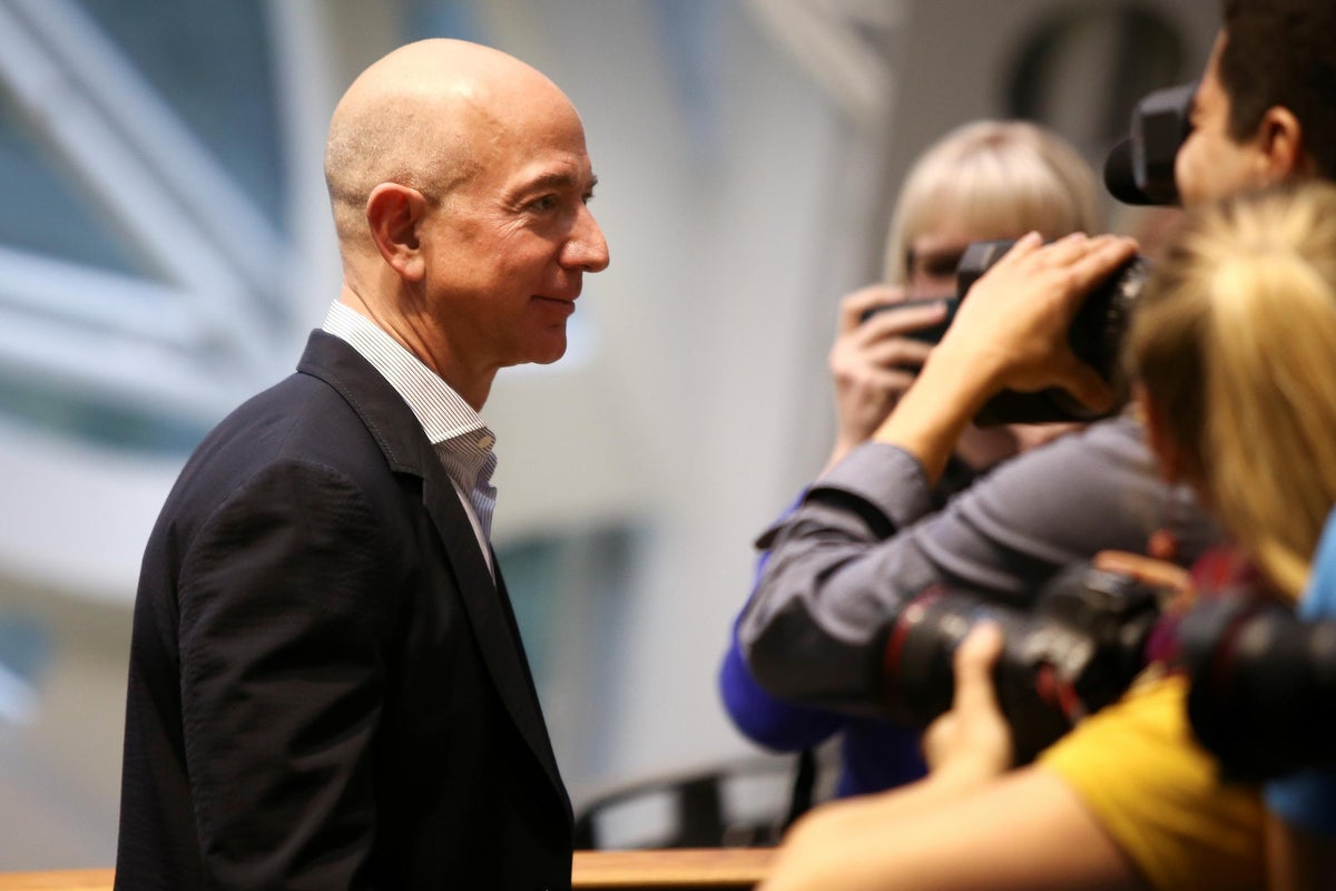 Amazon's Jeff Bezos and billionaire Warren Buffett to open healthcare ...